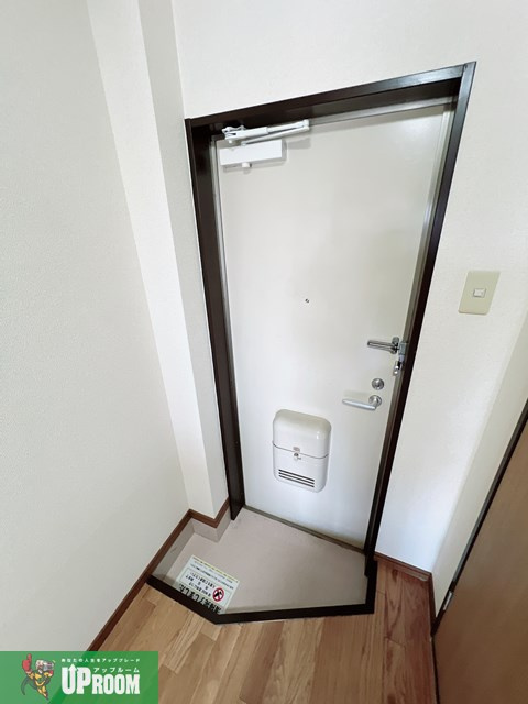 サープラス南出の玄関