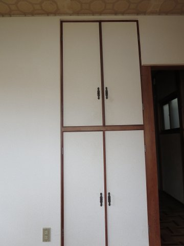 中古戸建　大東市津の辺町（昭和58築）の収納|２階洋室にも収納付きです！