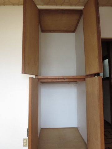 中古戸建　大東市津の辺町（昭和58築）の収納|２階洋室にも収納付きです！