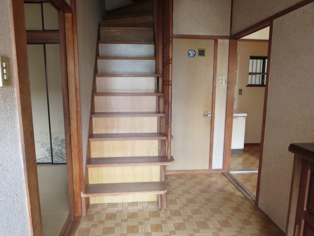 中古戸建　大東市津の辺町（昭和58築）のその他|明るい廊下です☆