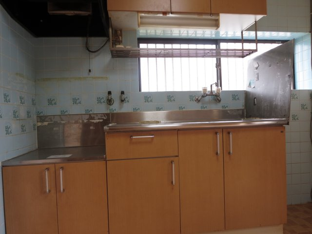 中古戸建　大東市津の辺町（昭和58築）のキッチン|収納も充実のキッチンです！