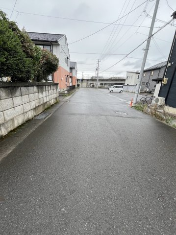 【前面道路含む現地写真】