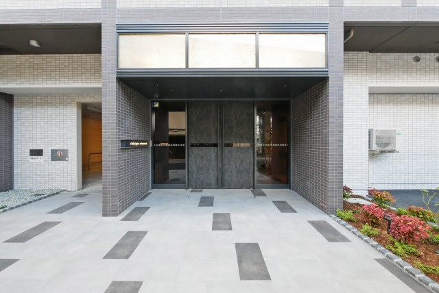 シャテーニュ上本町のエントランス