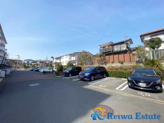 ライトタウン茅ヶ崎　2号棟の駐車場