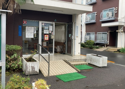 【受付】 | ルネ東林間 | 受付はマンションコンシェルジュがいる場合もあれば、管理人が滞在する小部屋を総称して呼ぶことがあります。主にエントランスに設置されていることから、防犯面でも期待ができます。防犯設備がない場合はより安心！