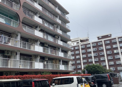 【外観】 | ルネ東林間 | ＲＣ造、Reinforced Concreteは直訳すると補強されたコンクリートです。主に柱や梁・床・壁が鉄筋とコンクリートで構成おり、鉄筋を組んだ型枠にコンクリートを流し込んで固めたものを指します。