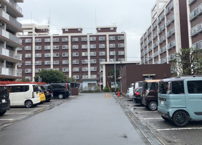 【展望】 | ルネ東林間 | 眺望の良さを楽しめるダイニングキッチンで家族団らんの時間を過ごしてはいかがでしょうか。バルコニーから見える景色を家族で眺める時間は、時間が経つのを忘れてしまいそうですね。是非、現地を見に行きましょう！