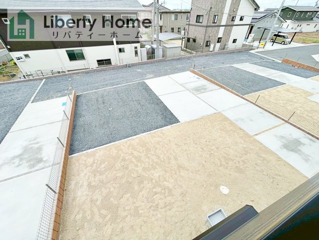 水戸市河和田町3期　新築戸建　2号棟の前面道路含む現地写真