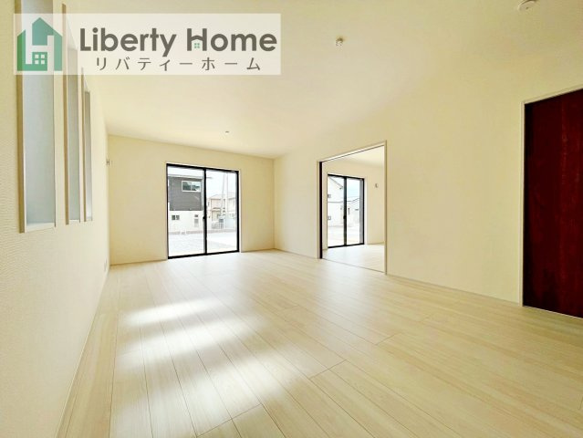 水戸市河和田町3期　新築戸建　2号棟の居間・リビング