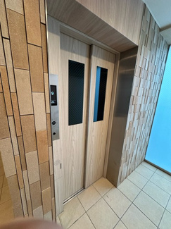 【その他共用部分】 | エレベーター付き！荷物の多い日や疲れた日でも、6階までラクラク上がれます☆