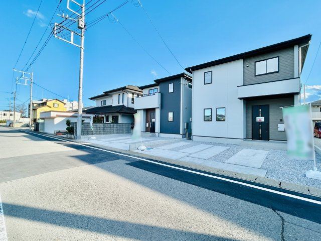 高崎市筑縄町の前面道路含む現地写真|大きめのお車をお持ちの方や駐車が得意ではないという方にもおすすめです◎