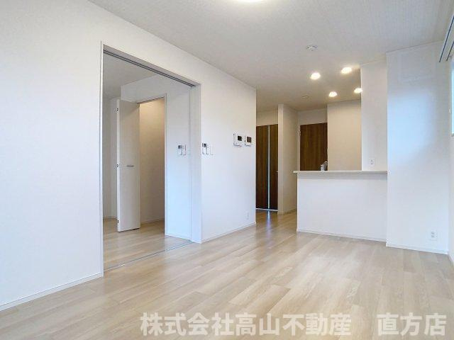 直方市大字感田のアパートの居間・リビング