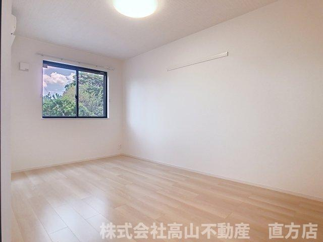 直方市大字感田のアパートの居間・リビング