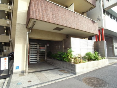 【エントランス】 | プレール・ドゥーク新宿御苑