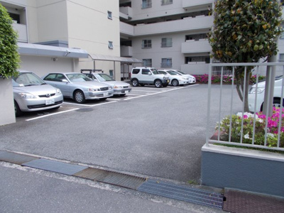 【駐車場】 | コープ野村江坂台 | 駐車場出入口