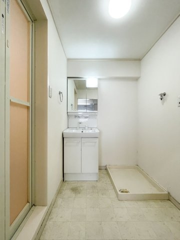ジークレフ本山の独立洗面台|洗面所にはドラム式洗濯機もおける十分な広さを確保