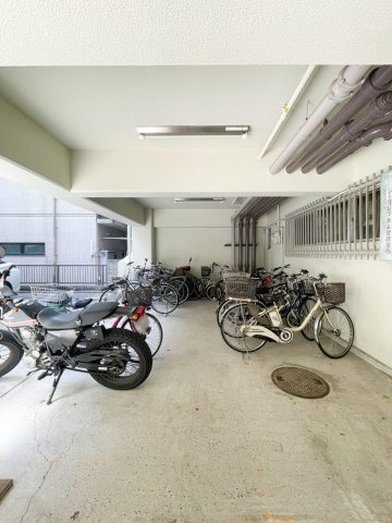 ジークレフ本山の駐輪場