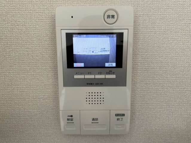 アイ旭のセキュリティ|モニター付きインターホンは、来客の際に来訪者のお顔を確認できるので安心です！