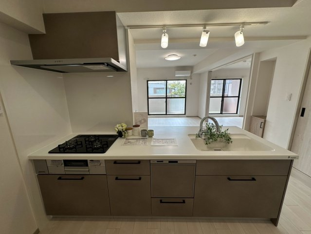 アイ旭のキッチン|システムキッチン♪十分な作業スペースを確保。お料理もしやすいですよ！