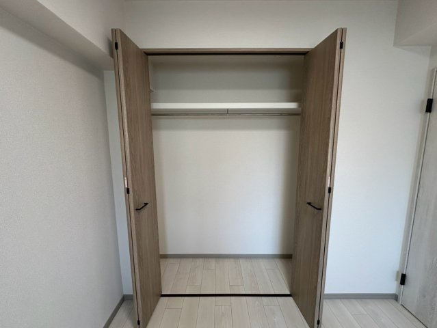 アイ旭の収納|ポールハンガー付きなので、衣類をハンガーに掛けたまま収納できるクローゼットです！