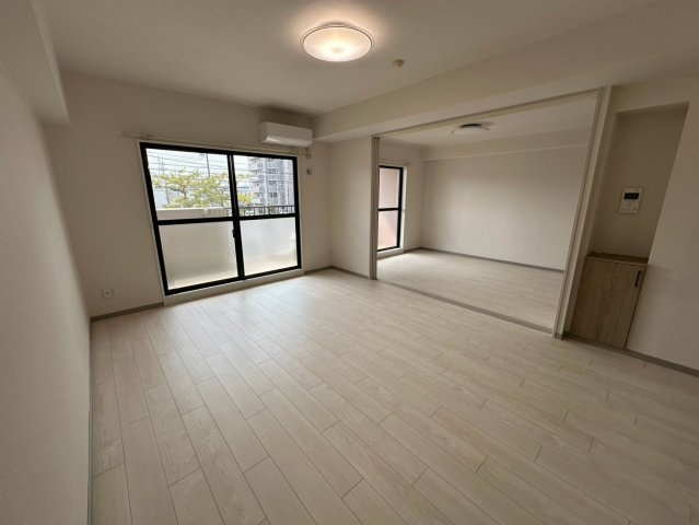 アイ旭の居間・リビング|陽射しがたっぷりと注ぐリビング♪ぽかぽかして気持ちのいい空間です！