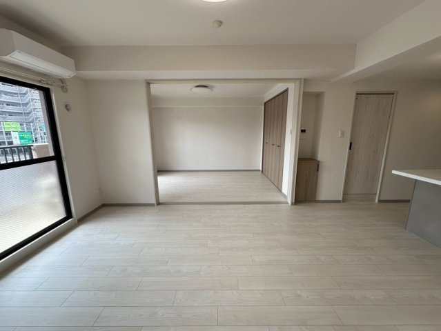 アイ旭の居間・リビング|15.3帖の明るいリビング！隣のお部屋と合わせたら約21帖の広々空間になります♪