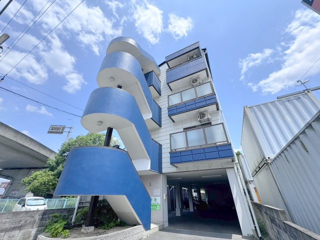 マキシム平城山のエントランス