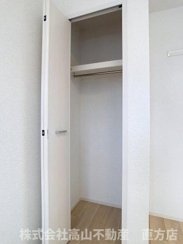 直方市大字感田のアパートの収納