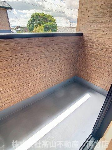 直方市大字感田のアパートのバルコニー