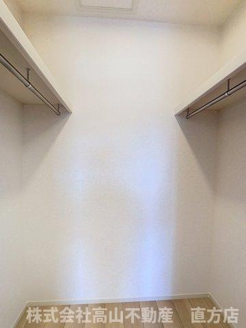 直方市大字感田のアパートの収納