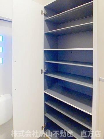 直方市大字感田のアパートの収納