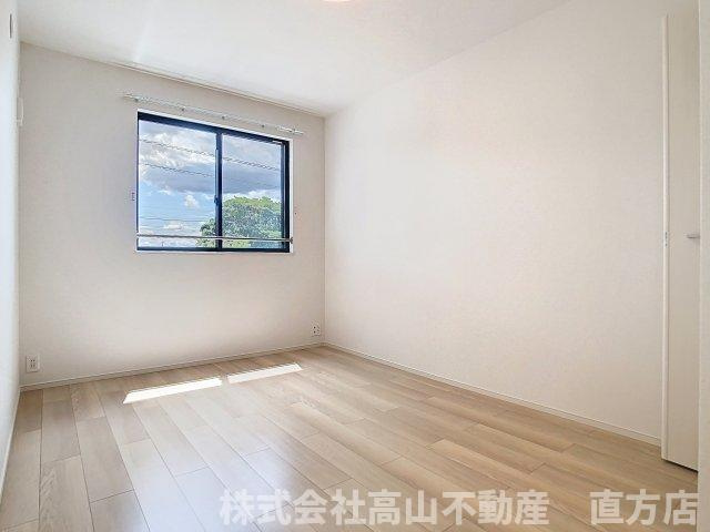 直方市大字感田のアパートの居間・リビング