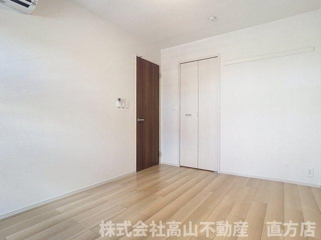 直方市大字感田のアパートの居間・リビング