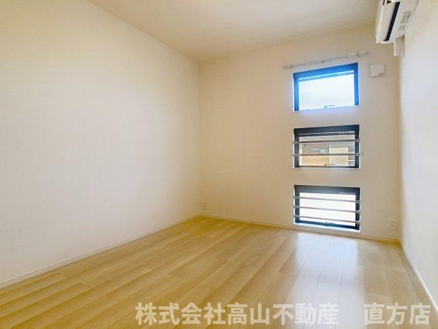 直方市大字感田のアパートの居間・リビング