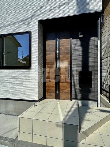 谷中町貸家1号棟のエントランス