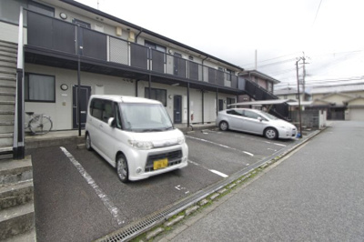 【駐車場】 | ハイランドコートⅡ | 駐車場の空き状況は都度確認が必要です