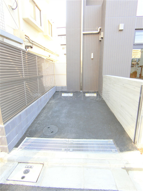 クレストコート池上の駐車場|敷地内平置き駐車場　空き状況等詳細はお問合せください。