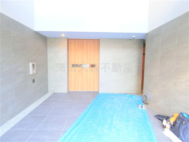 クレストコート池上のエントランス|エントランス　防犯カメラTVモニター付オートロック宅配BOXメールBOX管理人室