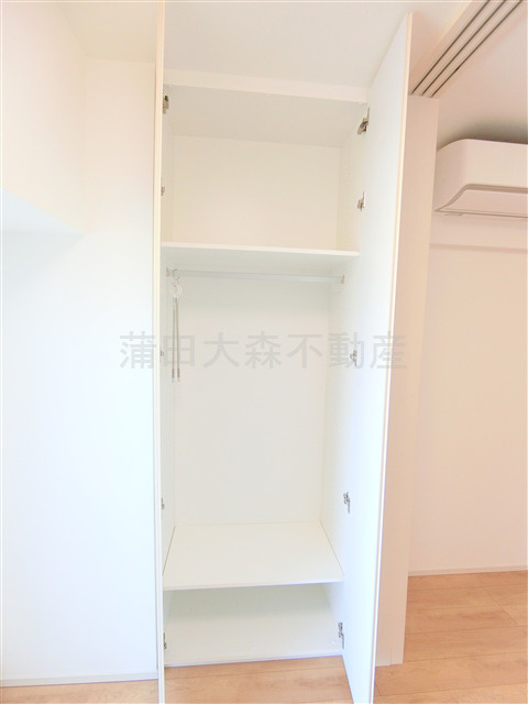 クレストコート池上の設備|洋室3.4帖の収納　クローゼット