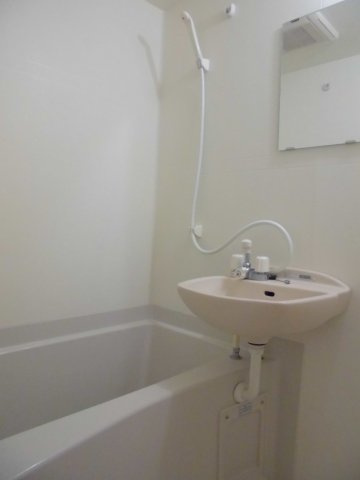 レオネクストＦｒｅｅ　Ｏｎｅの浴室