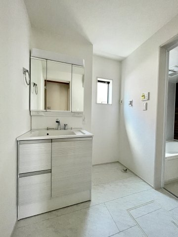 練馬区大泉町4丁目　新築分譲住宅全4棟の洗面所|4号棟