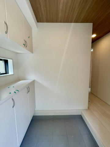 練馬区大泉町4丁目　新築分譲住宅全4棟の玄関|4号棟