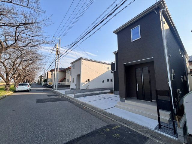 【1号棟】越谷市花田新築戸建ての前面道路含む現地写真