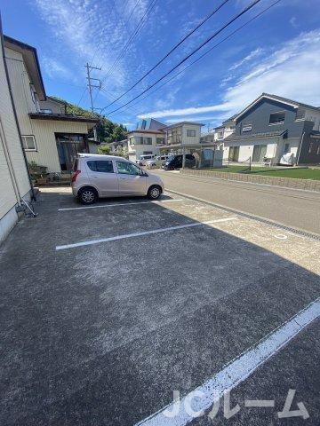 グリーンハイツ深山の駐車場