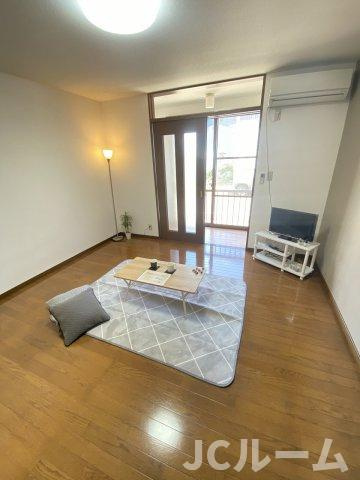 グリーンハイツ深山の居間・リビング|同建物内、同間取りの別の部屋の写真です