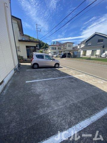 グリーンハイツ深山の駐車場