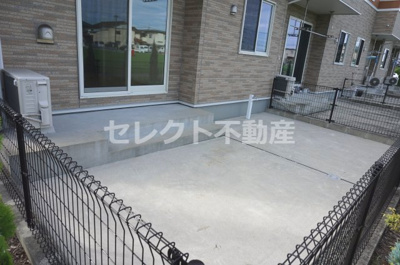 【庭】 | エスポワール・ジェルメ　Ⅴ | お庭でゆったりと過ごせます