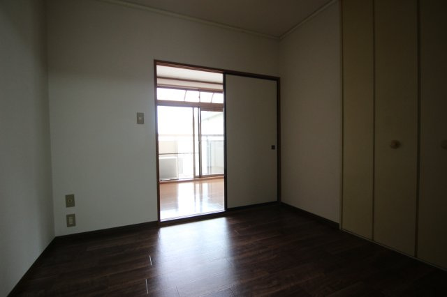 すみれコーポの洋室