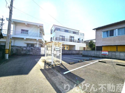 【駐車場】 | プリヴェール新浜 | 駐車場があるので、車を買う予定の方も安心です