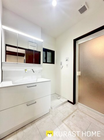 京都市南区久世上久世町　新築戸建の洗面所